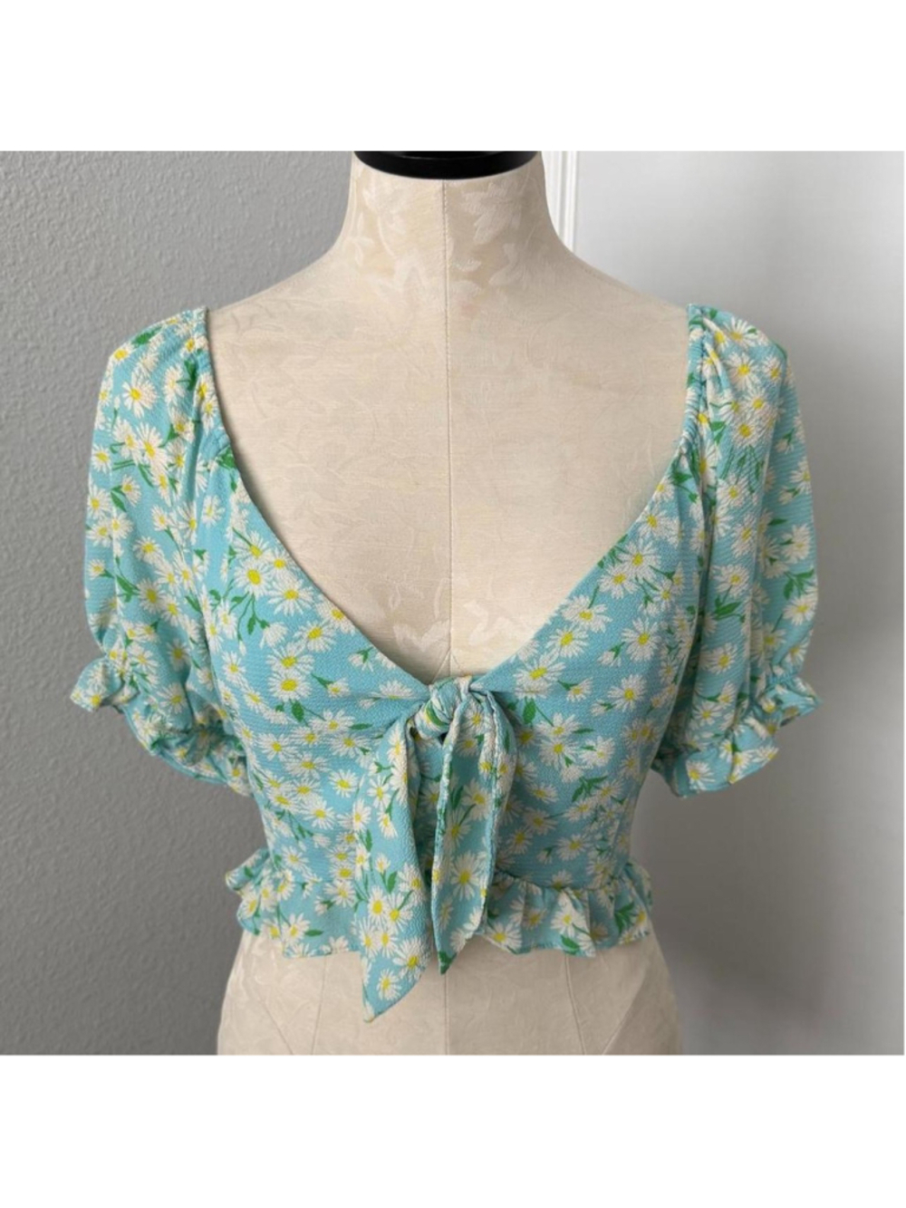 BCBGeneration blue floral daisy crop top - Size L